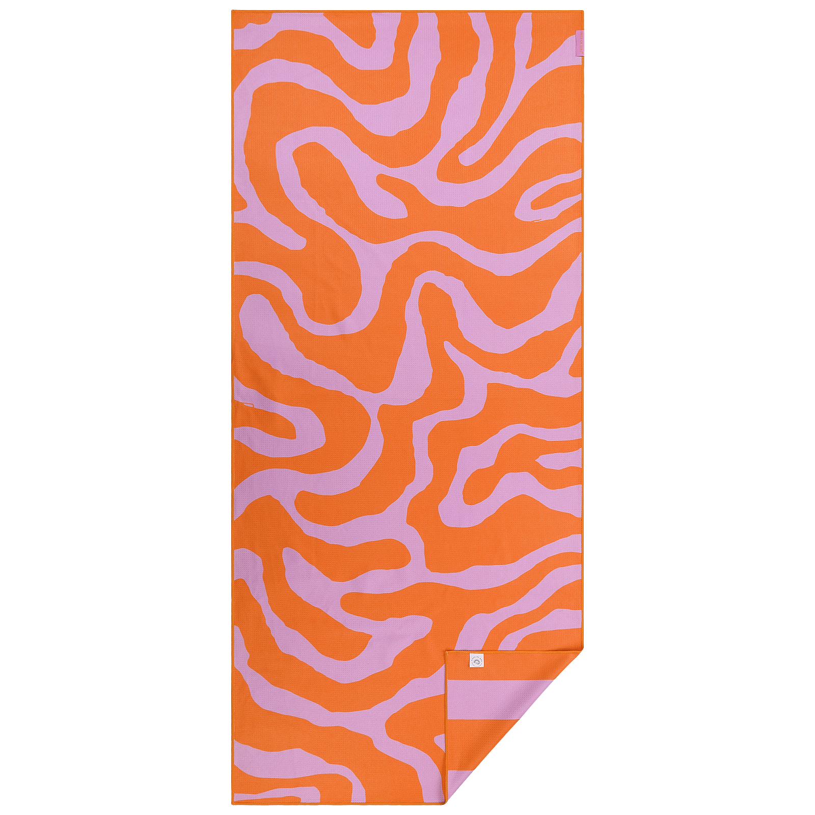 Dubbelzijdig microvezel strandlaken van Piece of Sun met levendig oranje-lila patroon. Gemaakt van 85% gerecycled materiaal, lichtgewicht, sneldrogend en zandvrij – een duurzame en luxe keuze voor strand of vakantie.