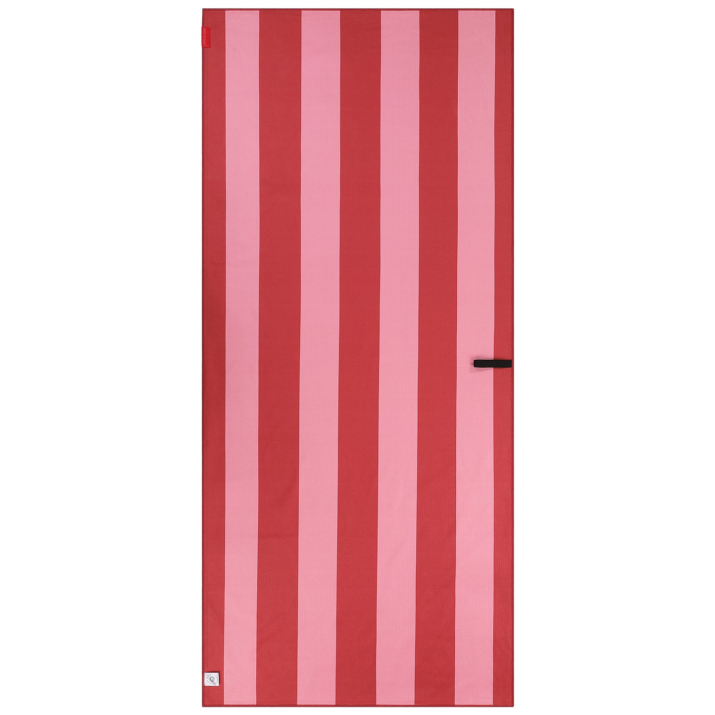 Microvezel strandlaken van Piece of Sun met roze en donkerroze verticale strepen. Luxe en lichtgewicht design, sneldrogend en zandvrij, gemaakt van 85% gerecyclede materialen – perfect als grote strandhanddoek of badlaken voor onderweg.